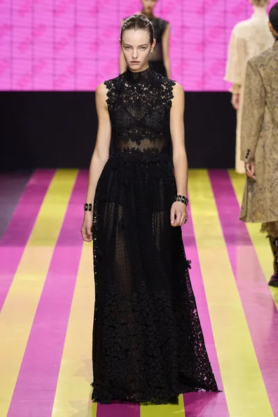 Look 76